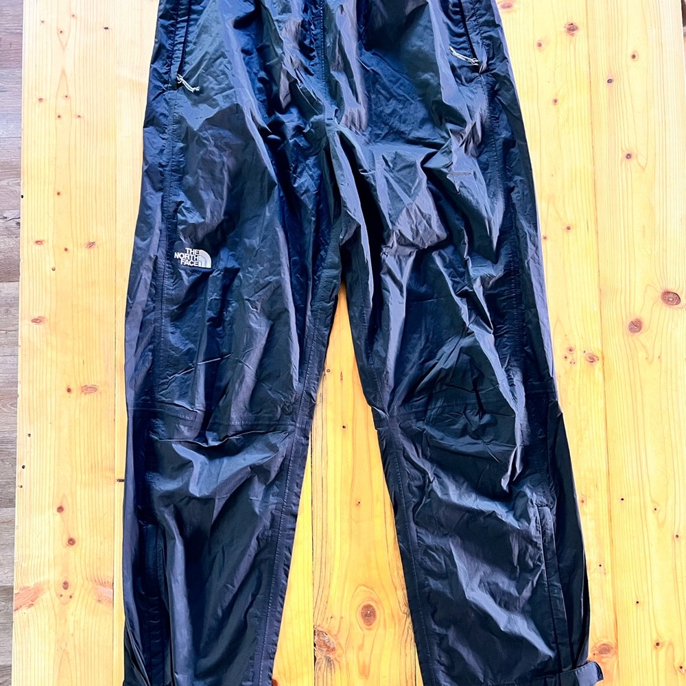 The North Face woman’s Dark Cargo Pants